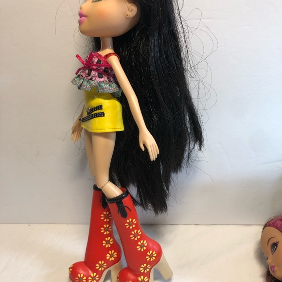BRATZ Jade Study Abroad to Russia Doll MGA 2015 - Picture 2 of 10